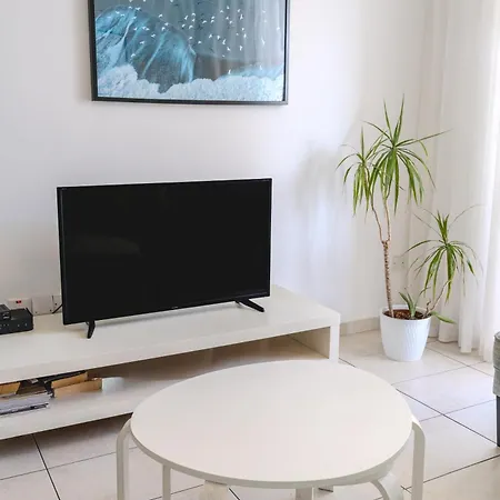 Violet Dusk Center Flat * Larnaca