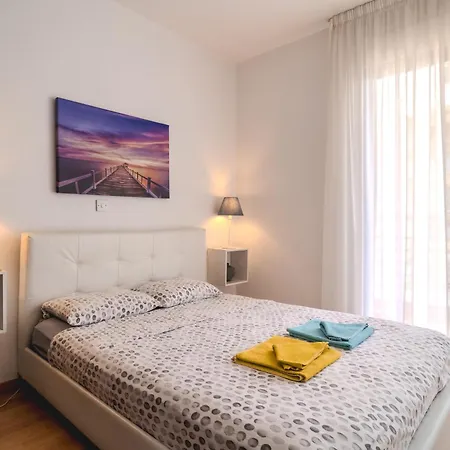 Violet Dusk Center Flat Apartment Larnaca
