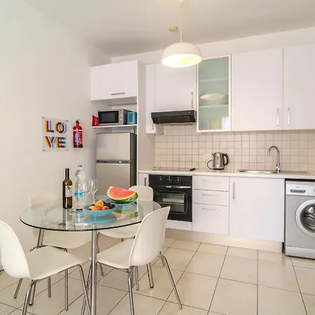 Violet Dusk Center Flat Larnaca