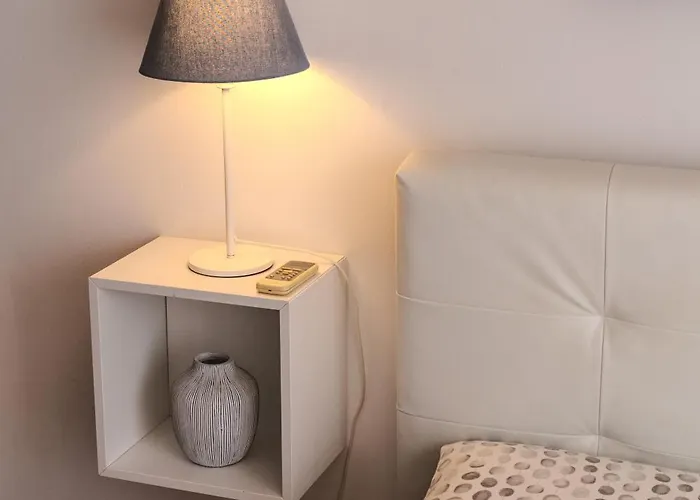 Violet Dusk Center Flat Larnaca